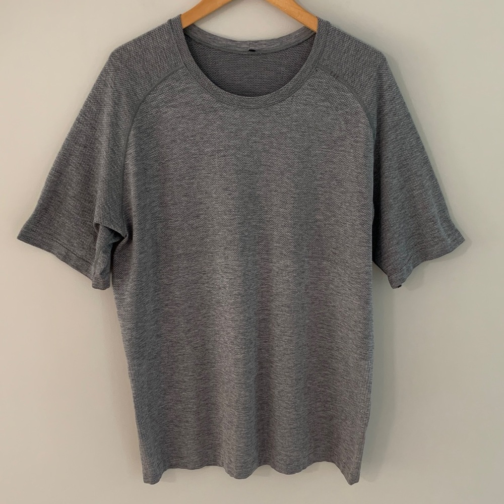 Lululemon Men’s Metal Vent Tech Short Sleeve Movement Is Medicine Size XXL Grey